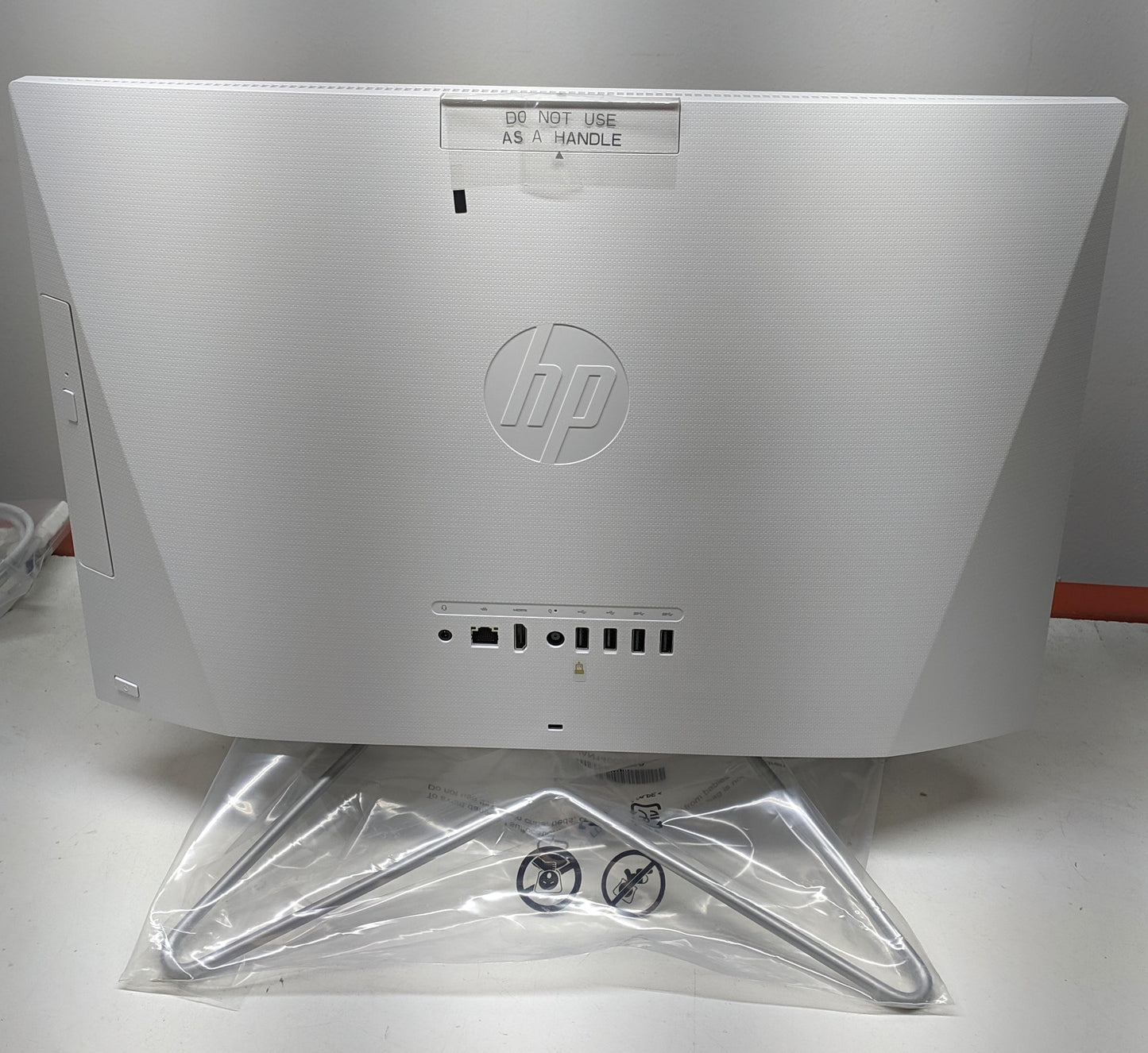 HP AIO 22-DD0046 AS-3050U@2.30GHZ, 4GB, 256GB