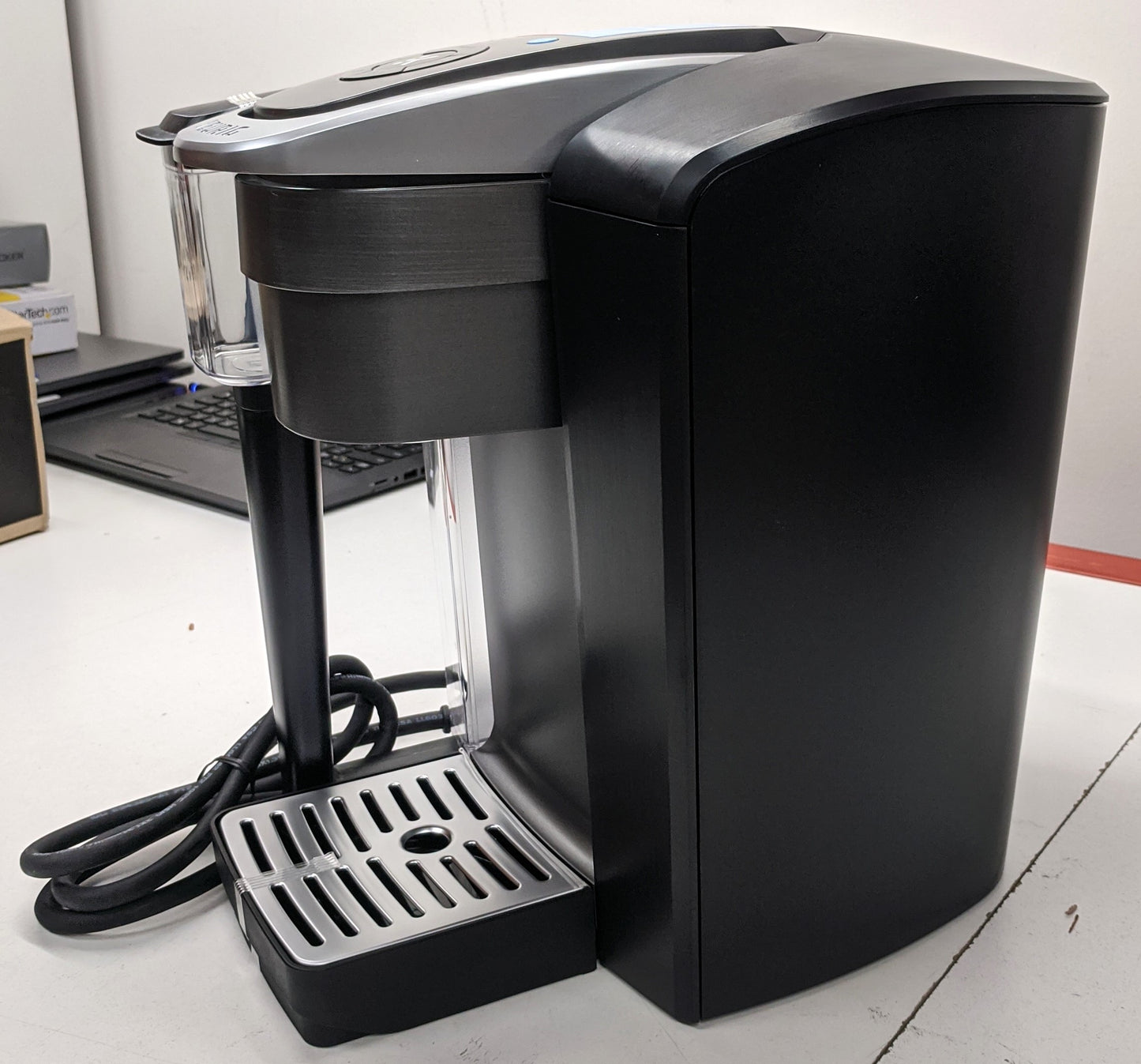 KEURIG K-1550 COFFE MAKER BLACK