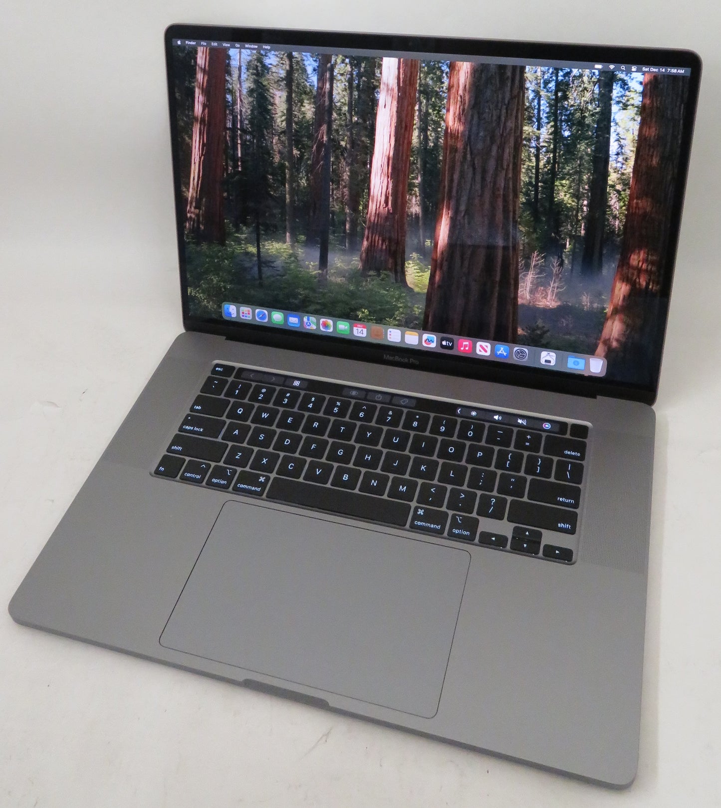 Apple MacBook Pro 2019 16in A2141 i7-9750H @2.6GHz 16GB RAM 512GB Sequoia 5300M