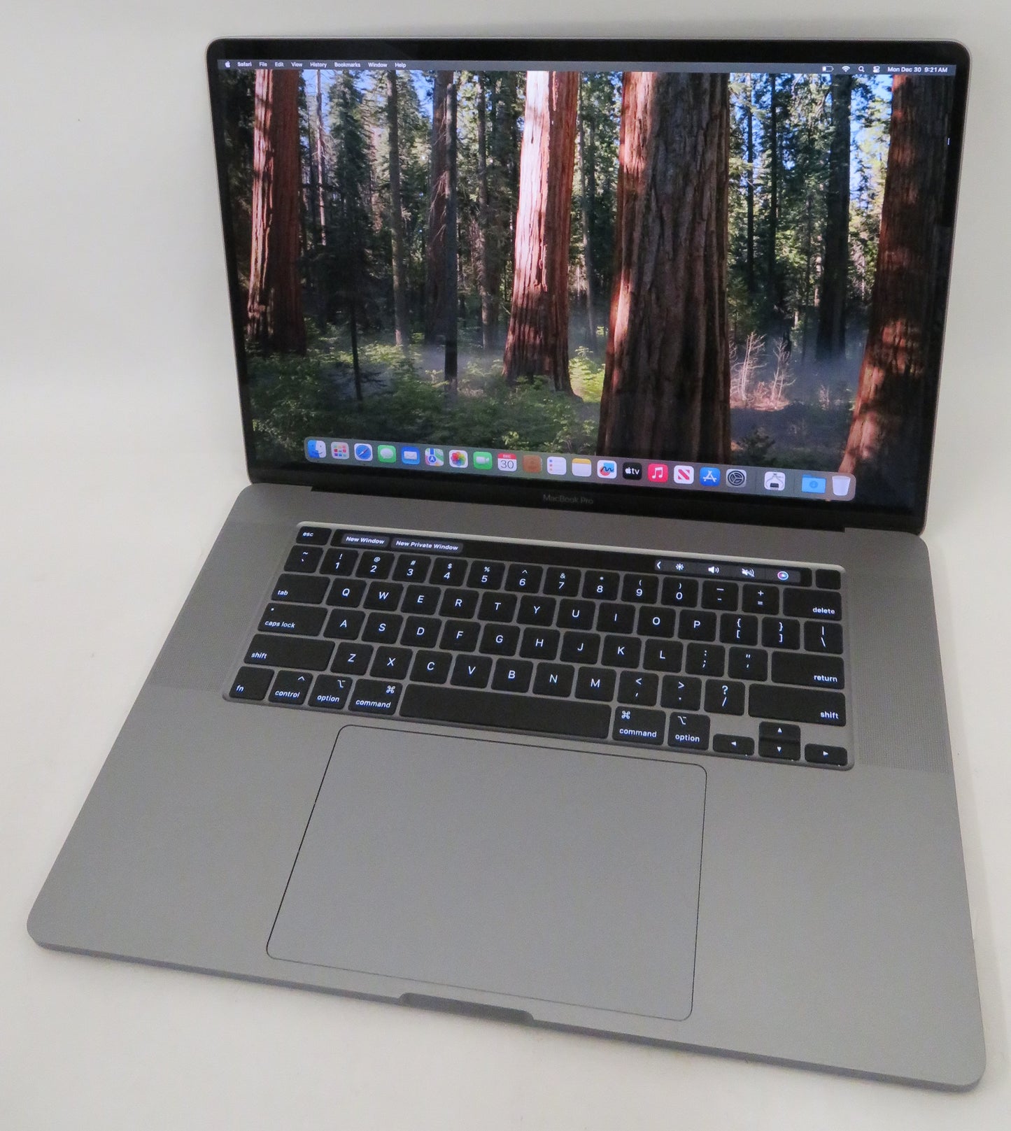 Apple MacBook Pro 2019 16in A2141 i7-9750H @2.6GHz 16GB RAM 512GB Sequoia 5300M