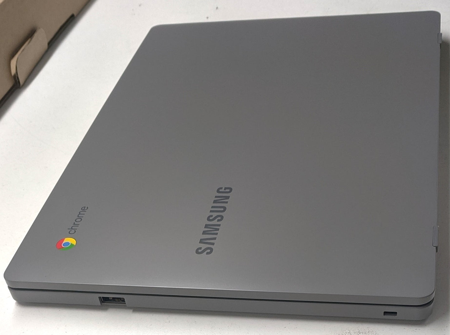 SAMSUNG CHROMEBOOK 310XBA-K04 C-N4000 4GB RAM 16GB SSD-SCRATCHED