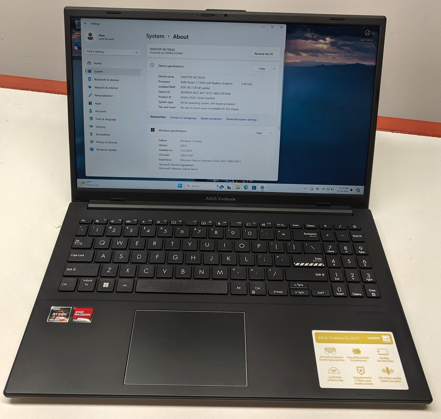 ASUS VIVOBOOK E1504F R3 7320U@2.40GHZ, 8GB RAM, 256GB SSD-Scratched