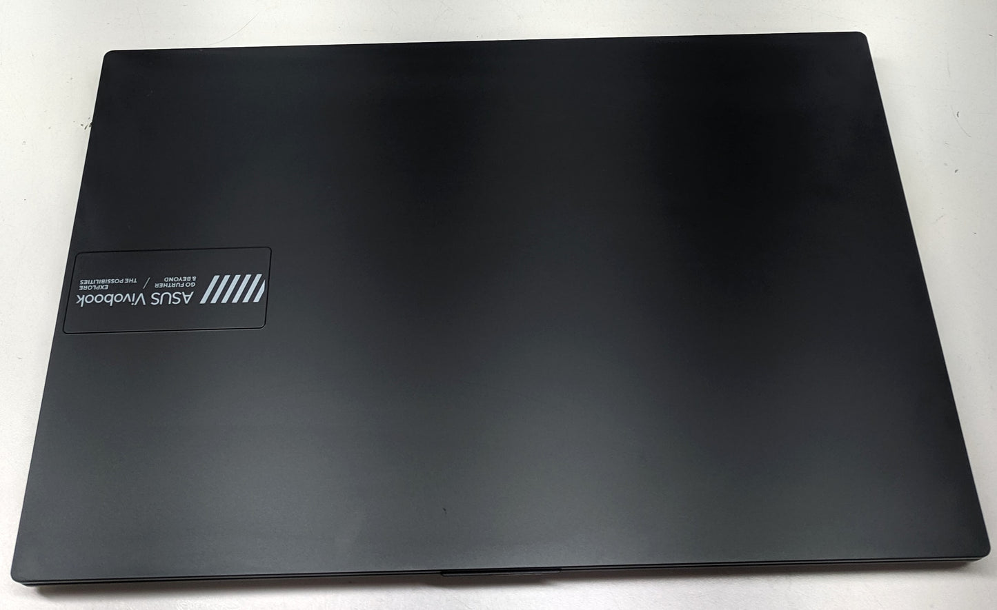 ASUS VIVOBOOK E1504F R3 7320U@2.40GHZ, 8GB RAM, 256GB SSD-Scratched