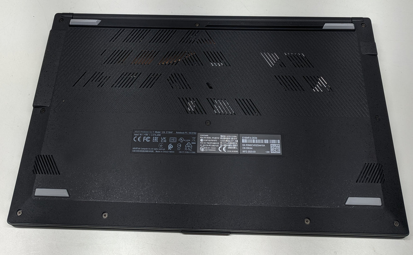 ASUS VIVOBOOK E1504F R3 7320U@2.40GHZ, 8GB RAM, 256GB SSD-Scratched