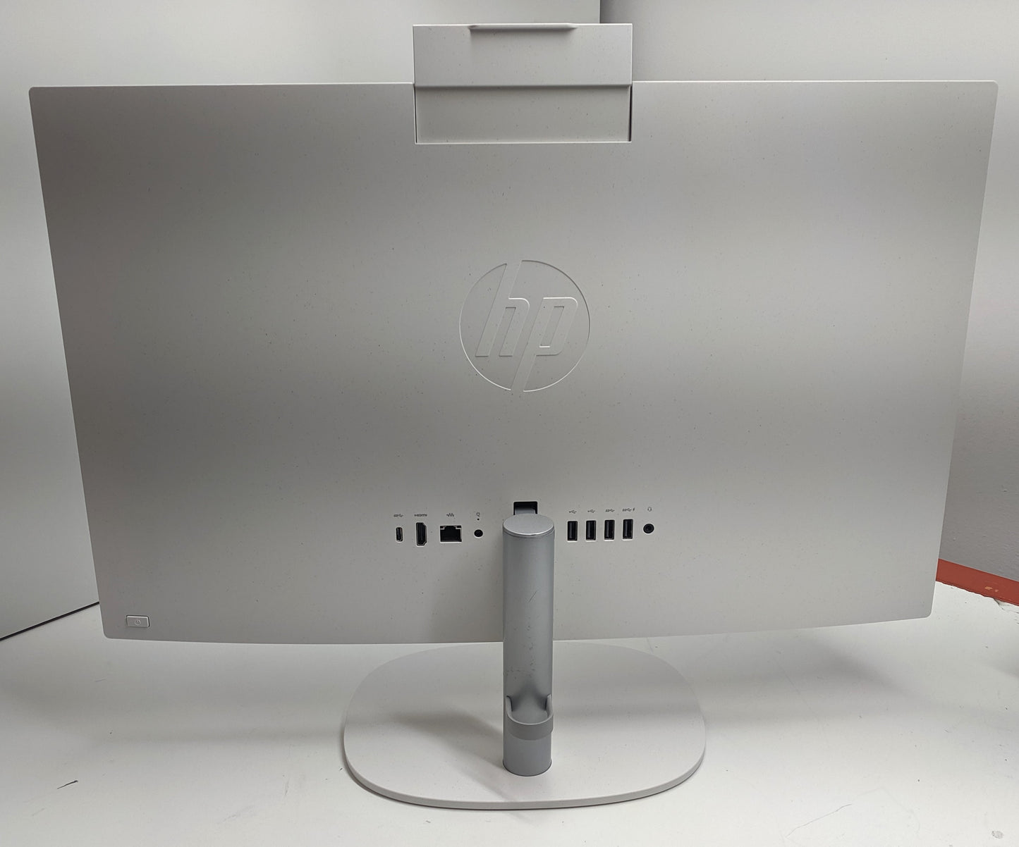 HP AIO 24-CR0046 AMD AG-3150U, 4GB, 256GB