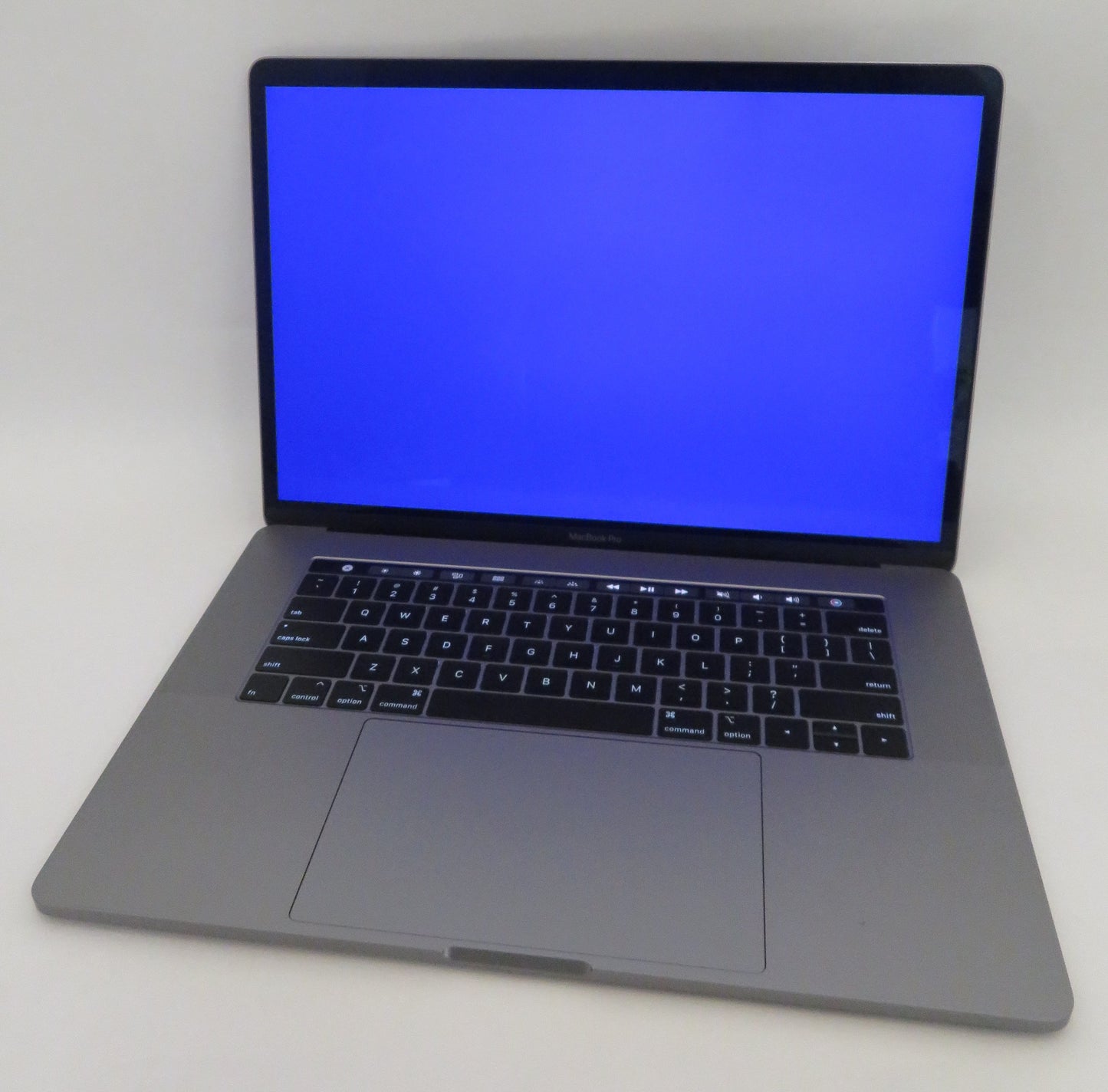 Apple MacBook Pro 2019 15in A1990 i7-9750H 2.6GHz 16GB RAM 512GB Sequoia 555X