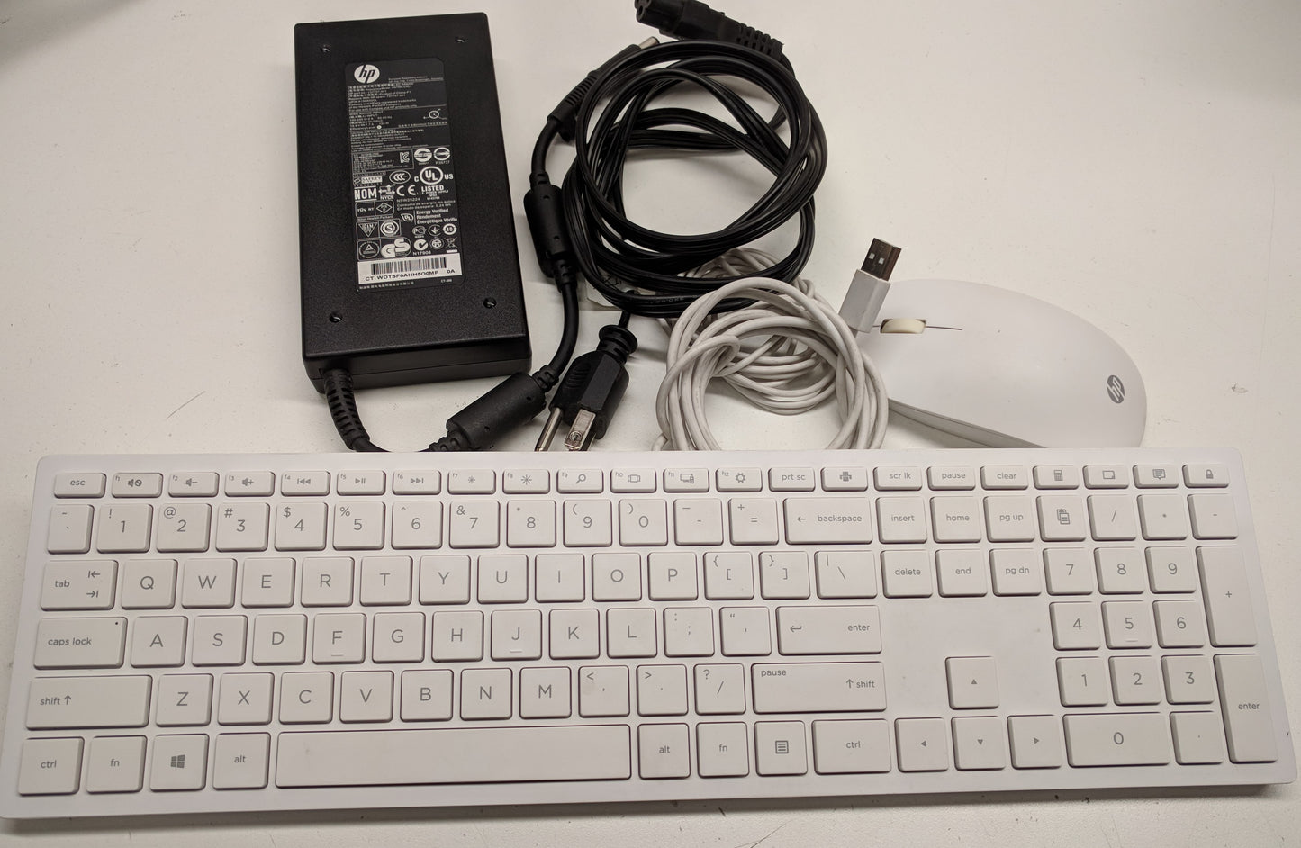 HP ALL-IN-ONE 24-F0046 A9-9425@3.1GHZ, 4GB, 1TB