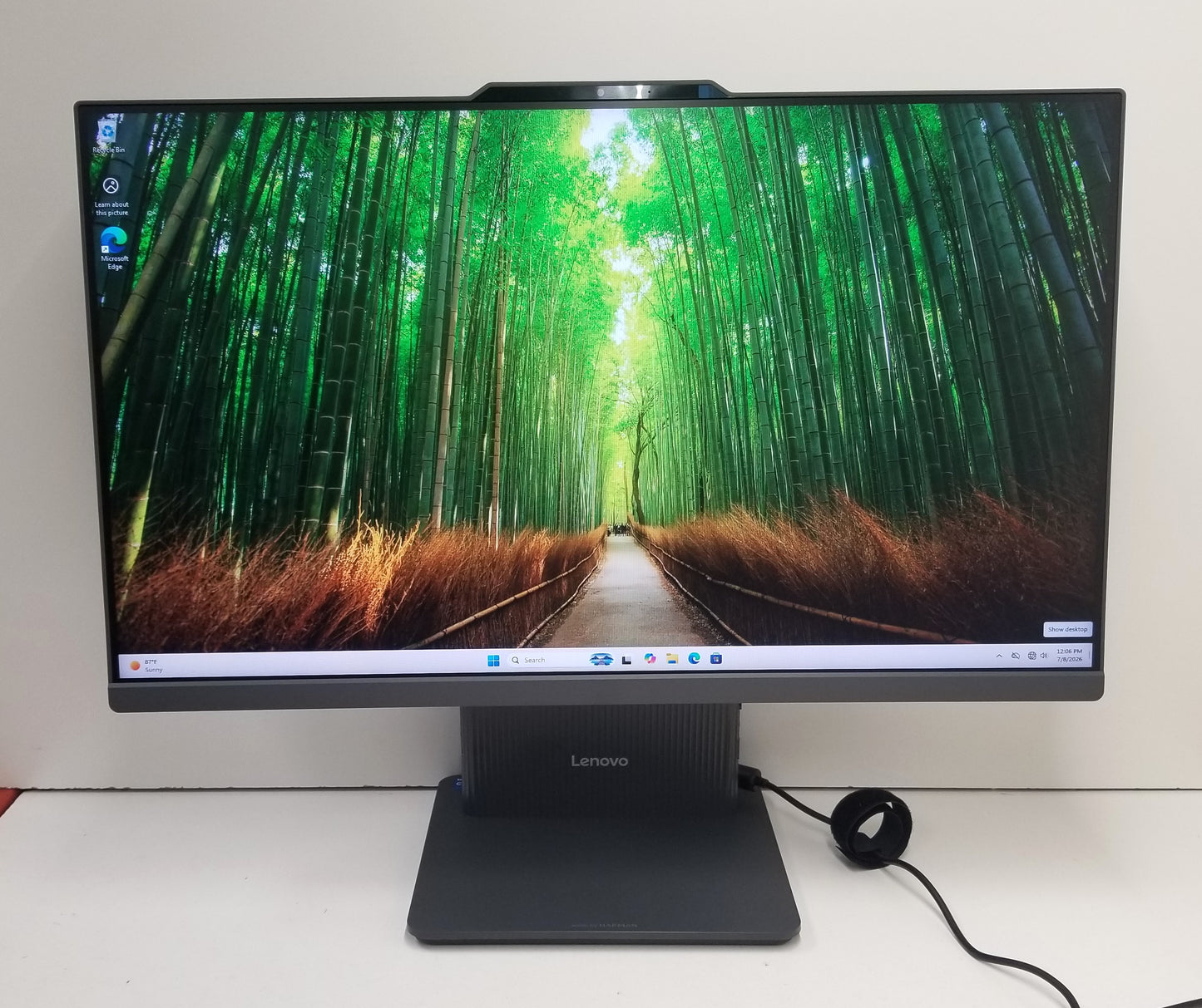 Lenovo IdeaCentre AIO Desktop PC 23.8 In i5-i5-13420H, 8GB Memory, 256GB SSD