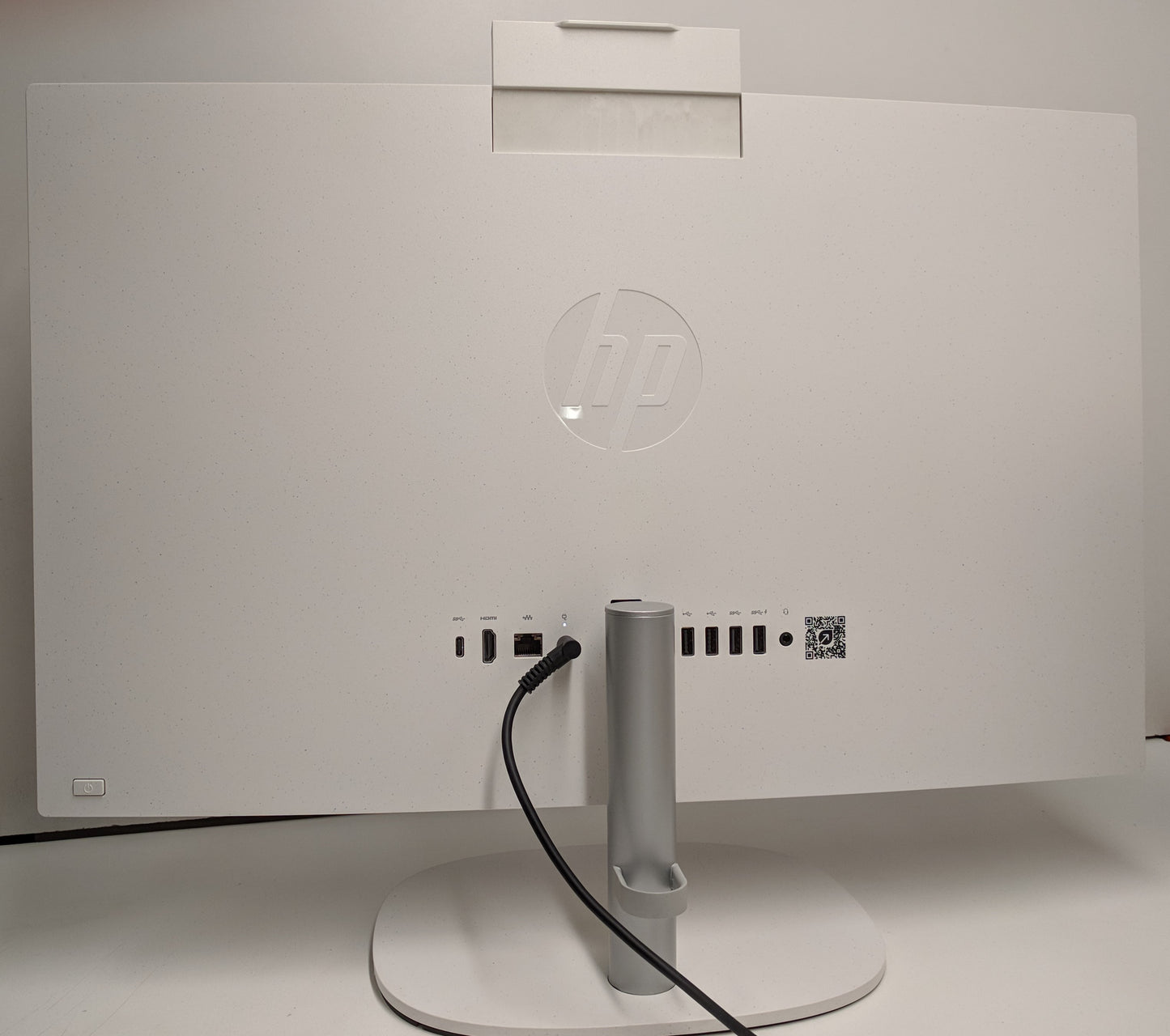 HP AIO 24-CR0046 DESKTOP AMD ATHLON GOLD 7220U 4GB 256GB