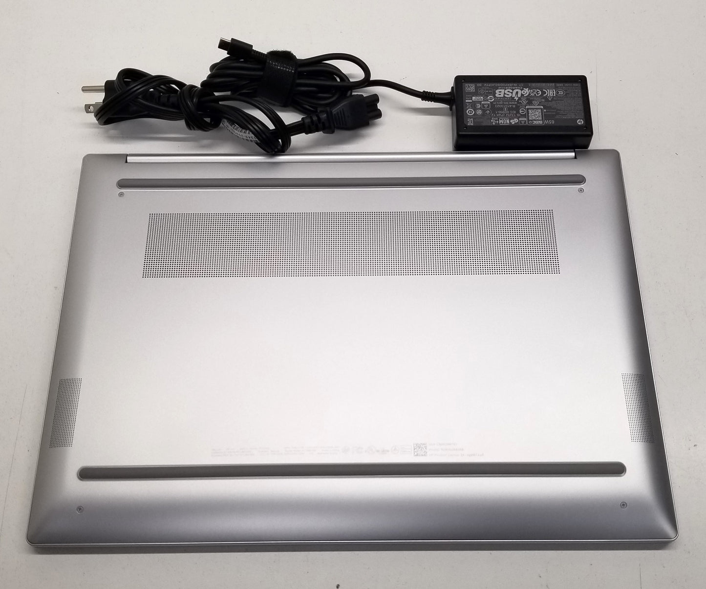 HP 16-AG0071OD 16 In R7-8840U,16GB RAM, 512G SSDB SSD