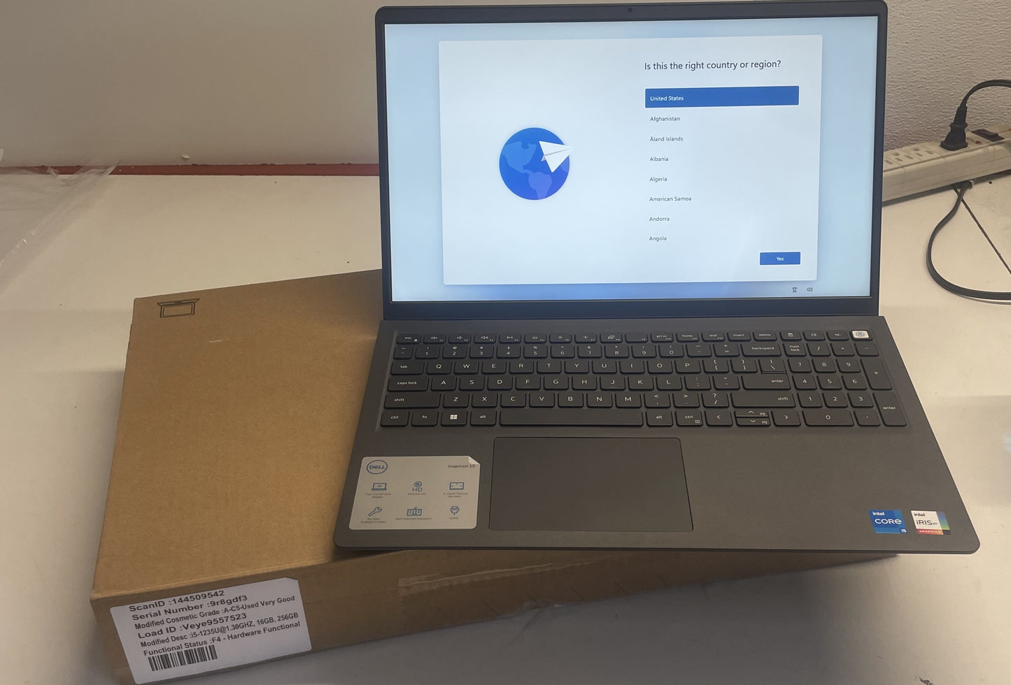 DELL INSPIRON 15 3520 I5-1235U 16GB RAM 256GB SSD-SCRATCHED