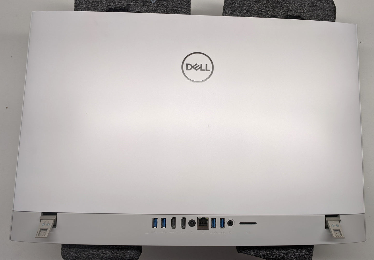 DELL INSPIRON 24 AIO 5410 23.8IN i3-1215U, 8GB RAM, 256GB SSD-SCRATCHED