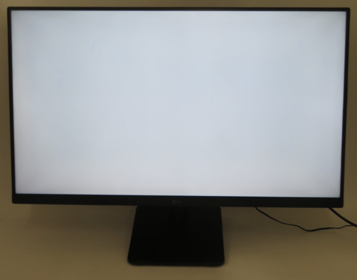 LG 27" FHD IPS 3-Side Borderless Monitor w/ FreeSync HDMI VGA 27MP400-B