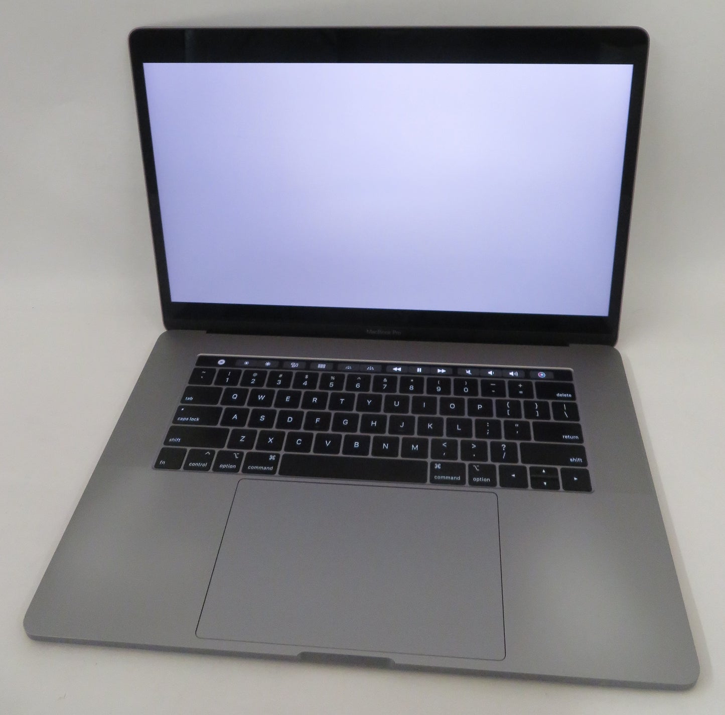 Apple Macbook Pro 2019 Touchbar A1990 15in i9-9980HK @2.4GHz 32GB RAM 512GB 555X