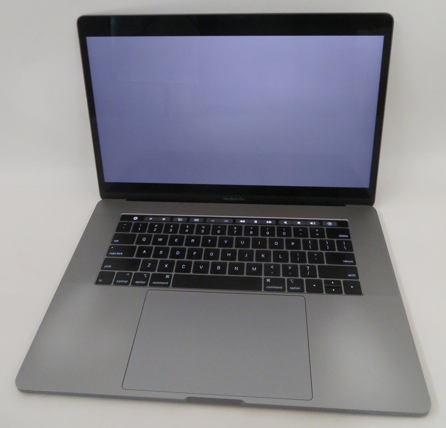 Apple Macbook Pro 2019 Touchbar A1990 15in i9-9980HK @2.4GHz 32GB RAM 512GB 555X