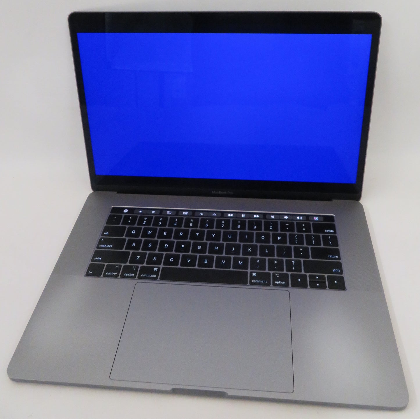 Apple Macbook Pro 2019 Touchbar A1990 15in i9-9980HK @2.4GHz 32GB RAM 512GB 555X