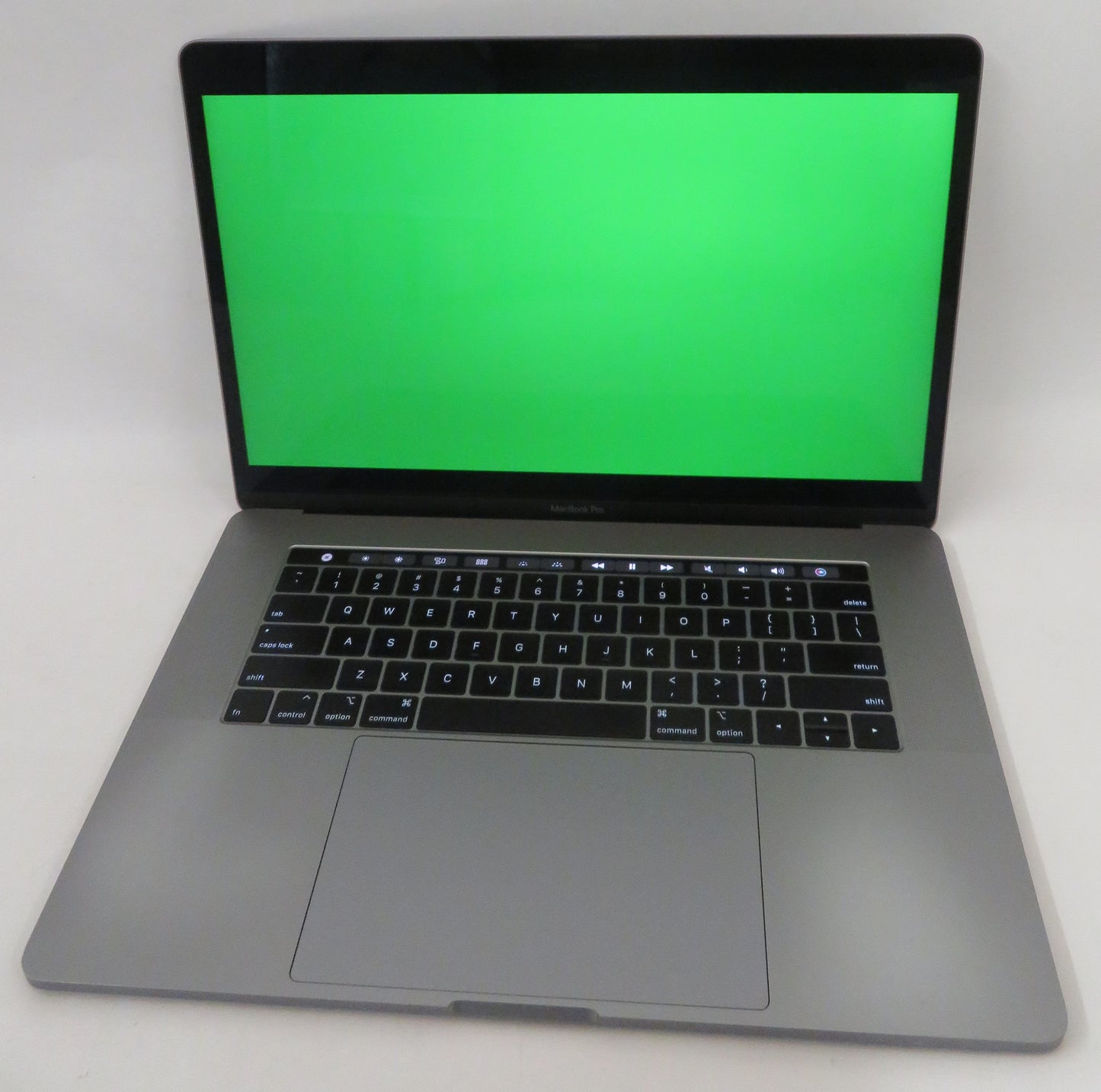 Apple Macbook Pro 2019 Touchbar A1990 15in i9-9980HK @2.4GHz 32GB RAM 512GB 555X