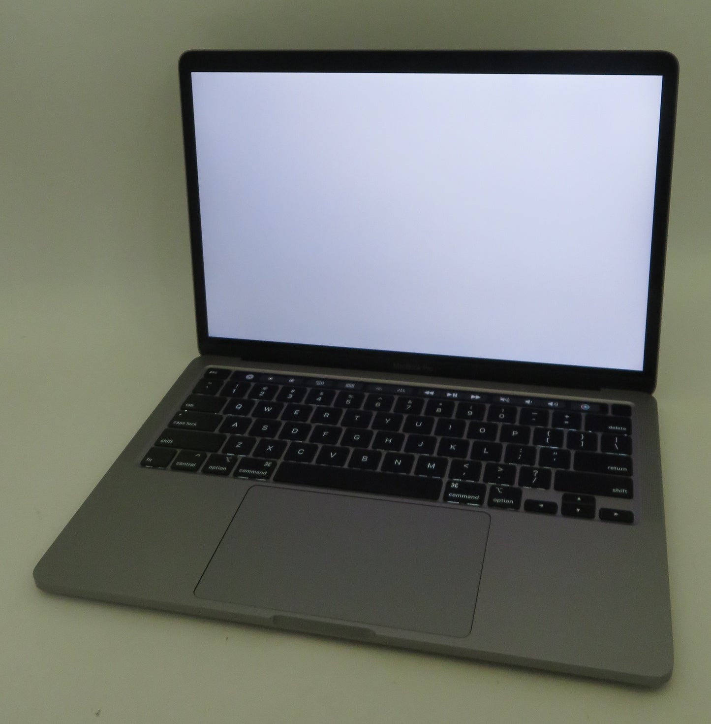 Apple MacBook Pro 2020 13in Retina i7 1068NG7 2.3GHz 16GB 512GB A2251 macOS