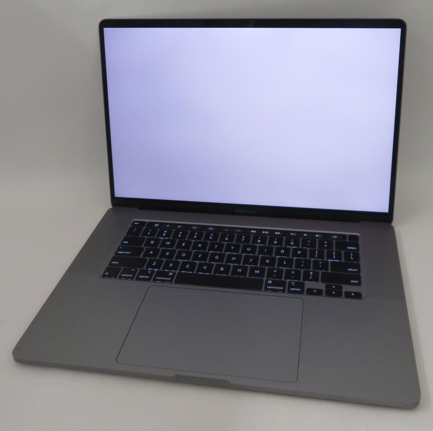 Apple MacBook Pro 2019 16in A2141 i9 9980HK 2.4GHz 16GB RAM 512GB macOS 5300M