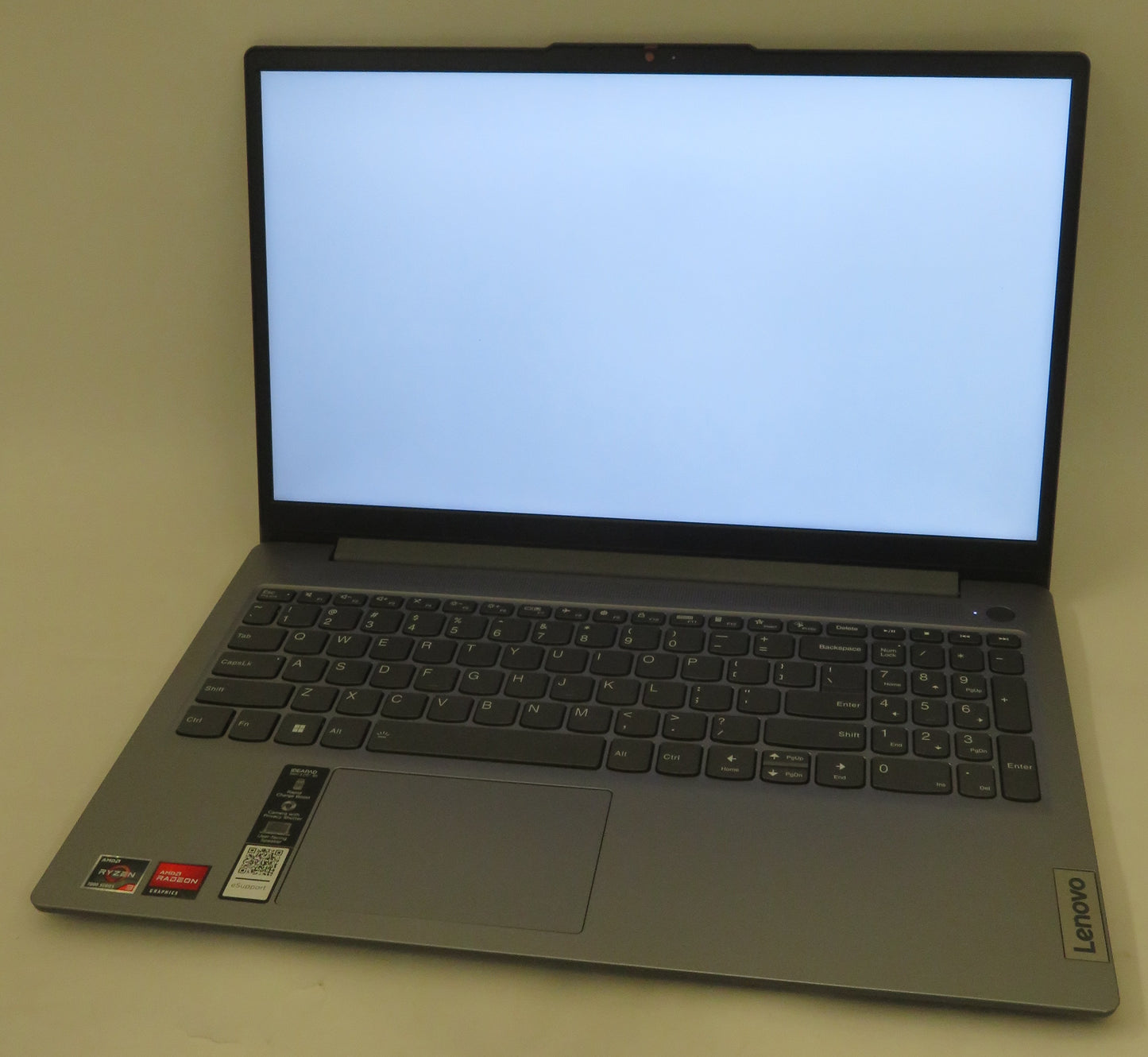 Lenovo IdeaPad Slim 3 15.6in Ryzen 3 7320U 2.4GHz 8GB RAM 512GB Win 11
