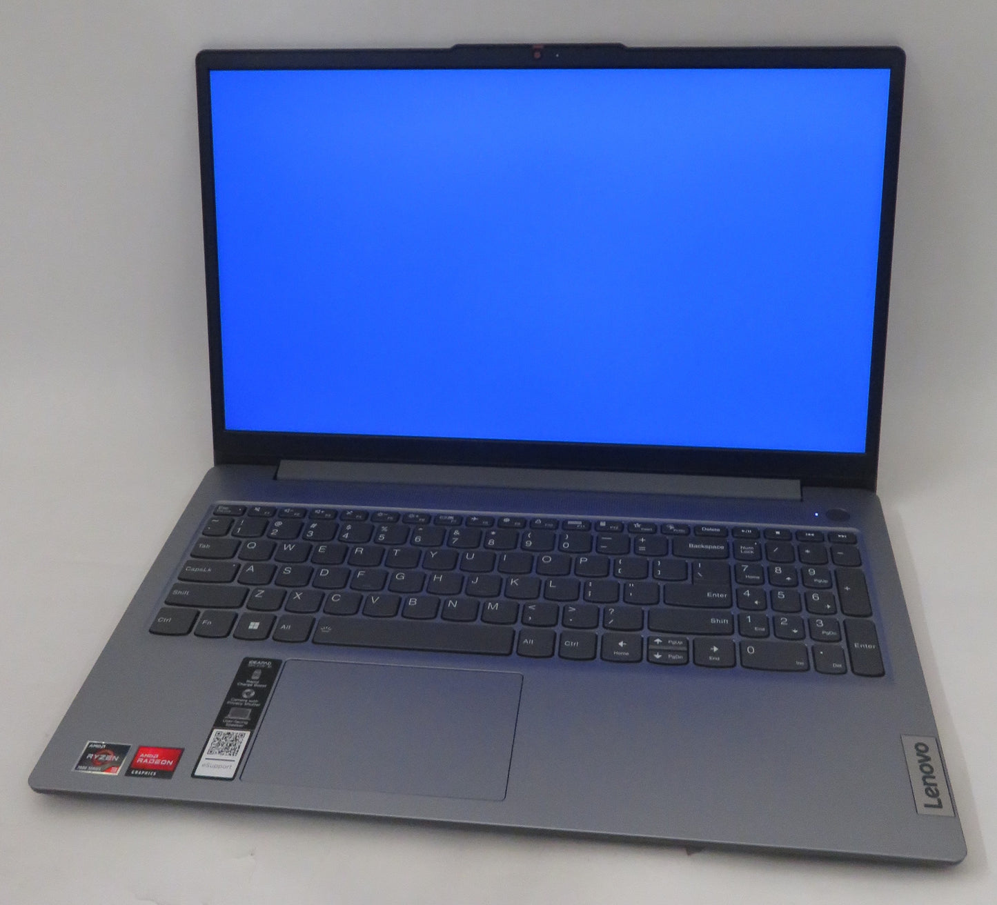 Lenovo IdeaPad Slim 3 15.6in Ryzen 3 7320U 2.4GHz 8GB RAM 512GB Win 11