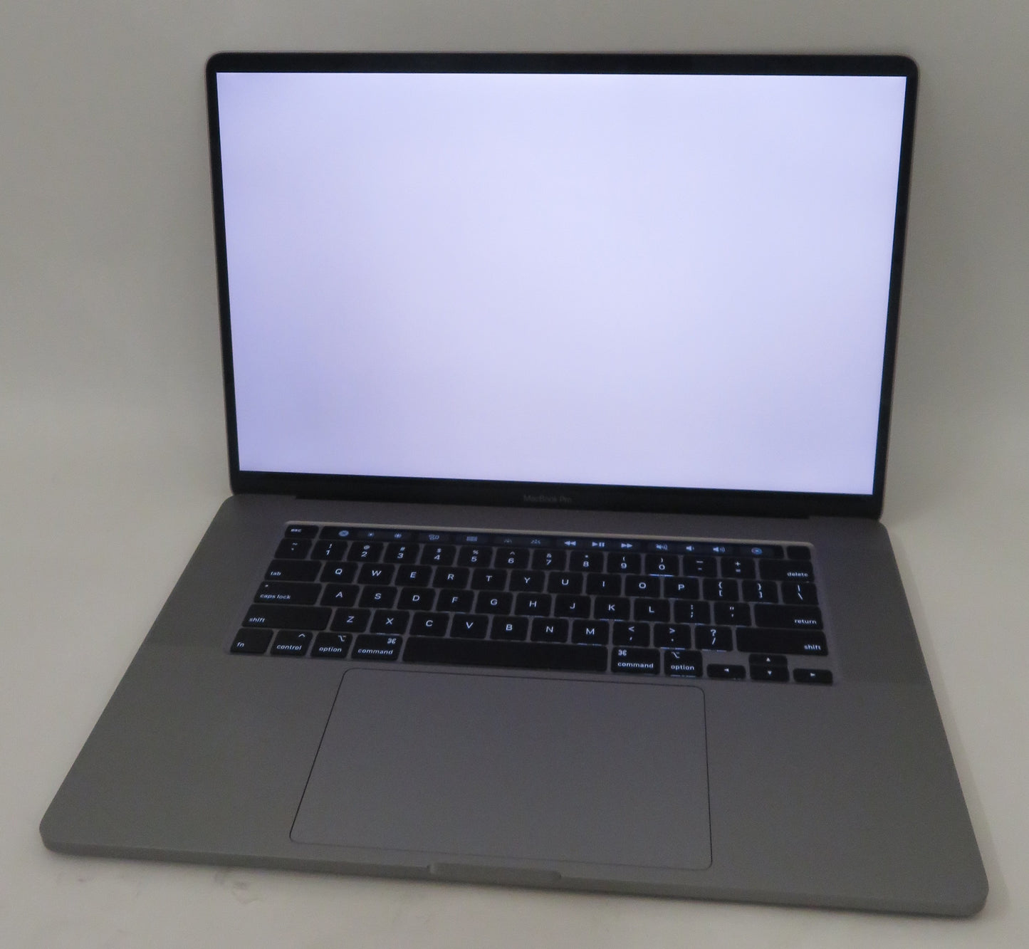 Apple MacBook Pro 2019 16in A2141 i9 9880H 2.3GHz 32GB RAM 1TB macOS 5500M