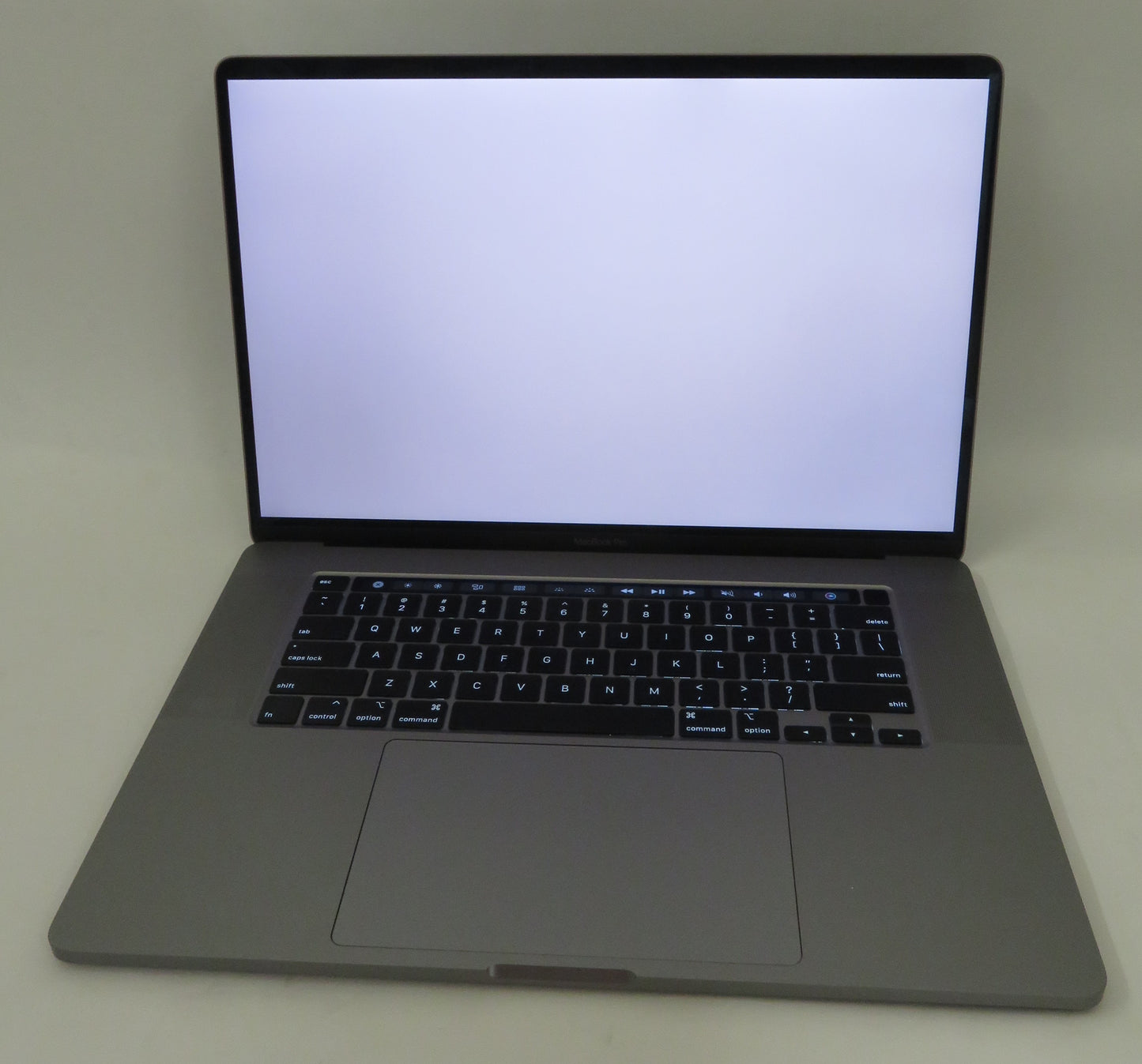 Apple MacBook Pro 2019 16in A2141 i7 9750H 2.6GHz 16GB RAM 512GB macOS 5300M
