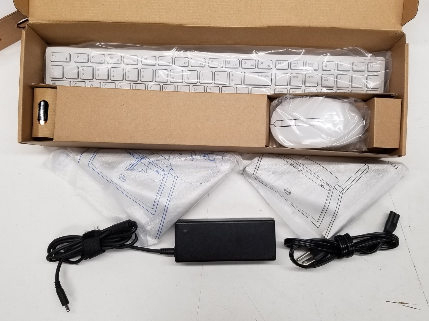 DELL INSPIRON 5420 23.8 IN i3-1315U, 8GB, 512GB