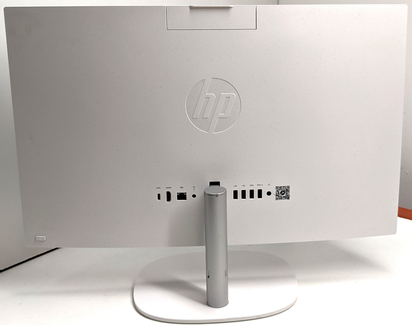 HP AIO 24-CR0046 DESKTOP AMD ATHLON GOLD 7220U 4GB 256GB