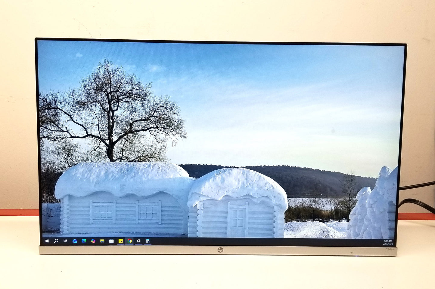 HP Series 5 23.8 inch FHD White Monitor - 524sw