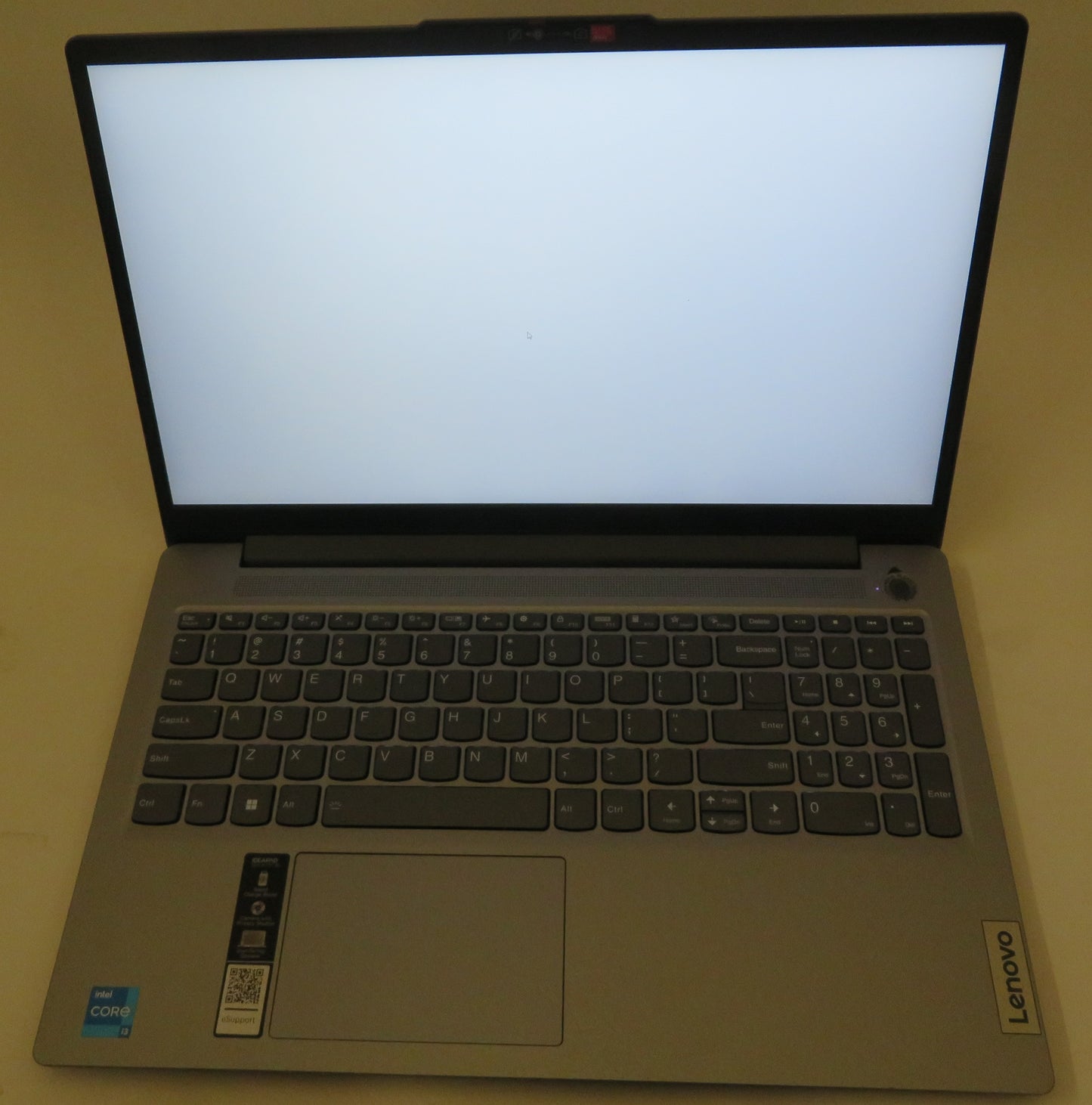 Lenovo IdeaPad Slim 3 15IRU8 i3 1305U 1.6GHz 8GB RAM 256GB Windows 11