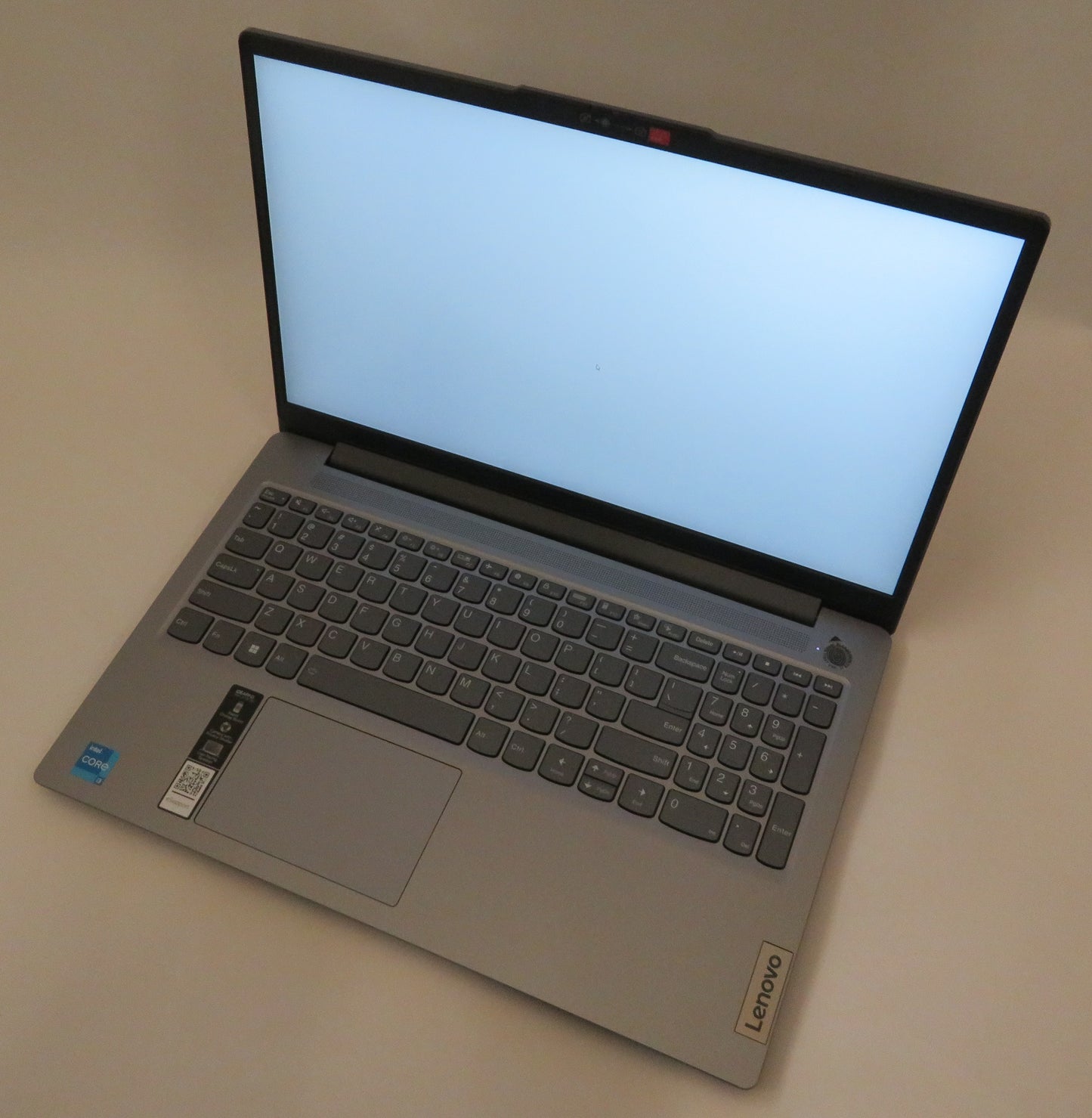 Lenovo IdeaPad Slim 3 15IRU8 i3 1305U 1.6GHz 8GB RAM 256GB Windows 11