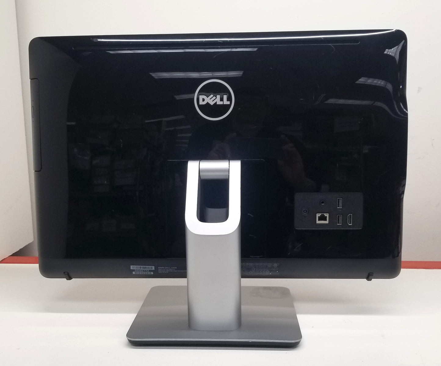 Dell  Inspiron 3263 21.5 In Touch Screen i3 6100U, 8GB, 1TB