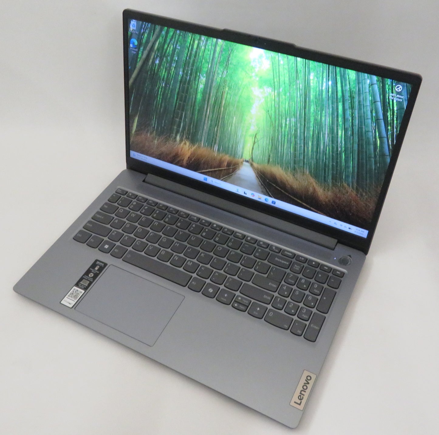 Ideapad Slim 3 15IRU9 15.6in FHD Intel Core 5 120U 1.4GHz 8GB RAM 256GB SSD
