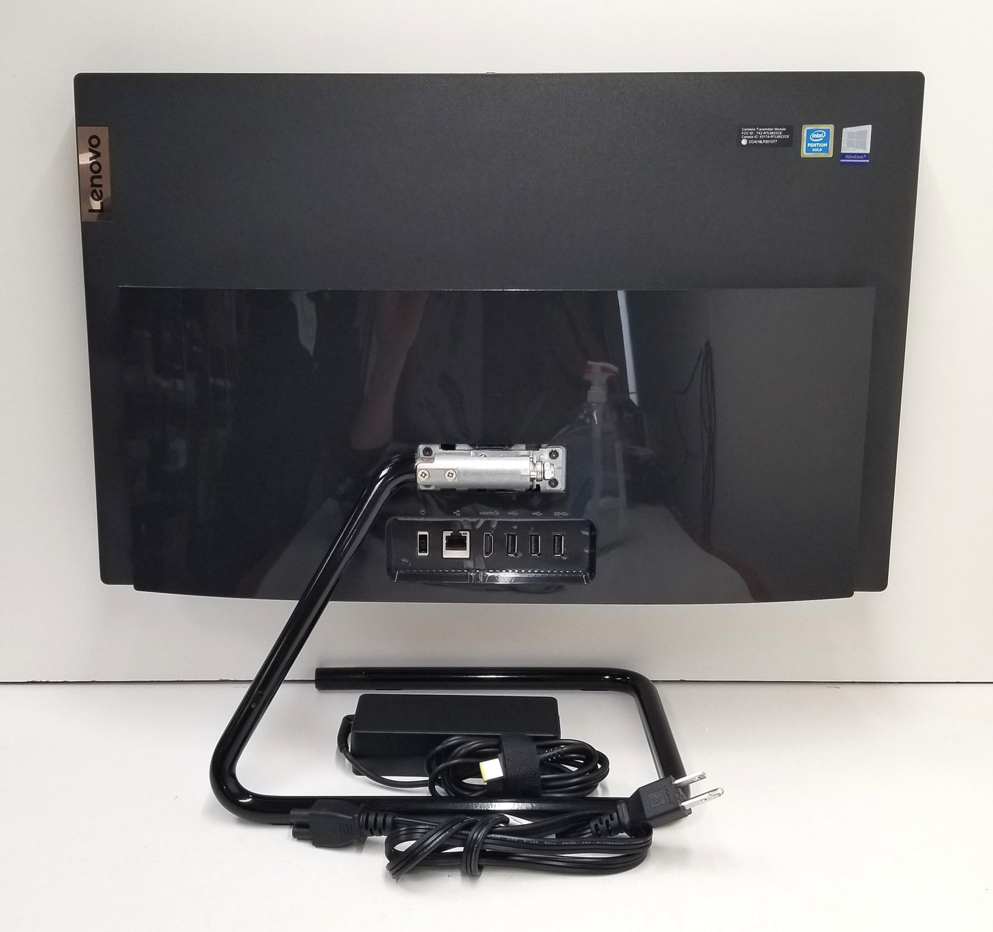 Lenovo IdeaCentre 3 22IMB05 22In  Pentium Gold, 4GB Memory, 1TB Hard Drive