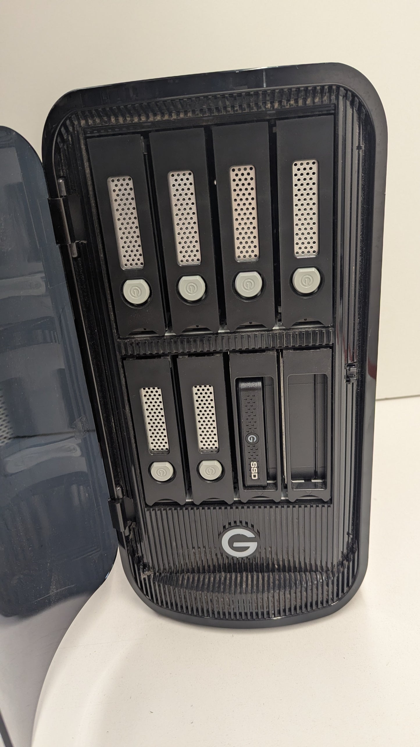 G-Speed Studio XL 8-Bay Thunderbolt 2 RAID Array (6x6 TB HDD + 500GB SSD)