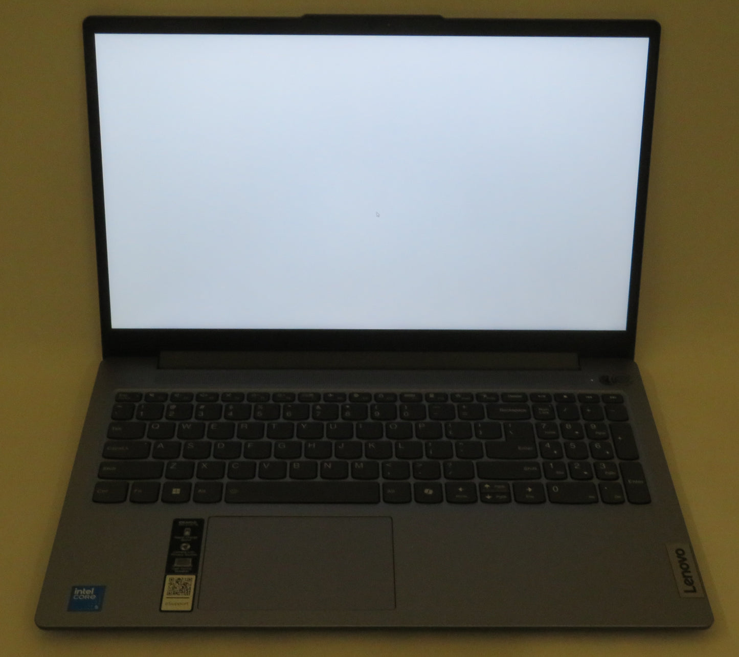 Lenovo IdeaPad Slim 3 15IRU9 CORE 5 120U 1.4GHz 8GB RAM 256GB Win11