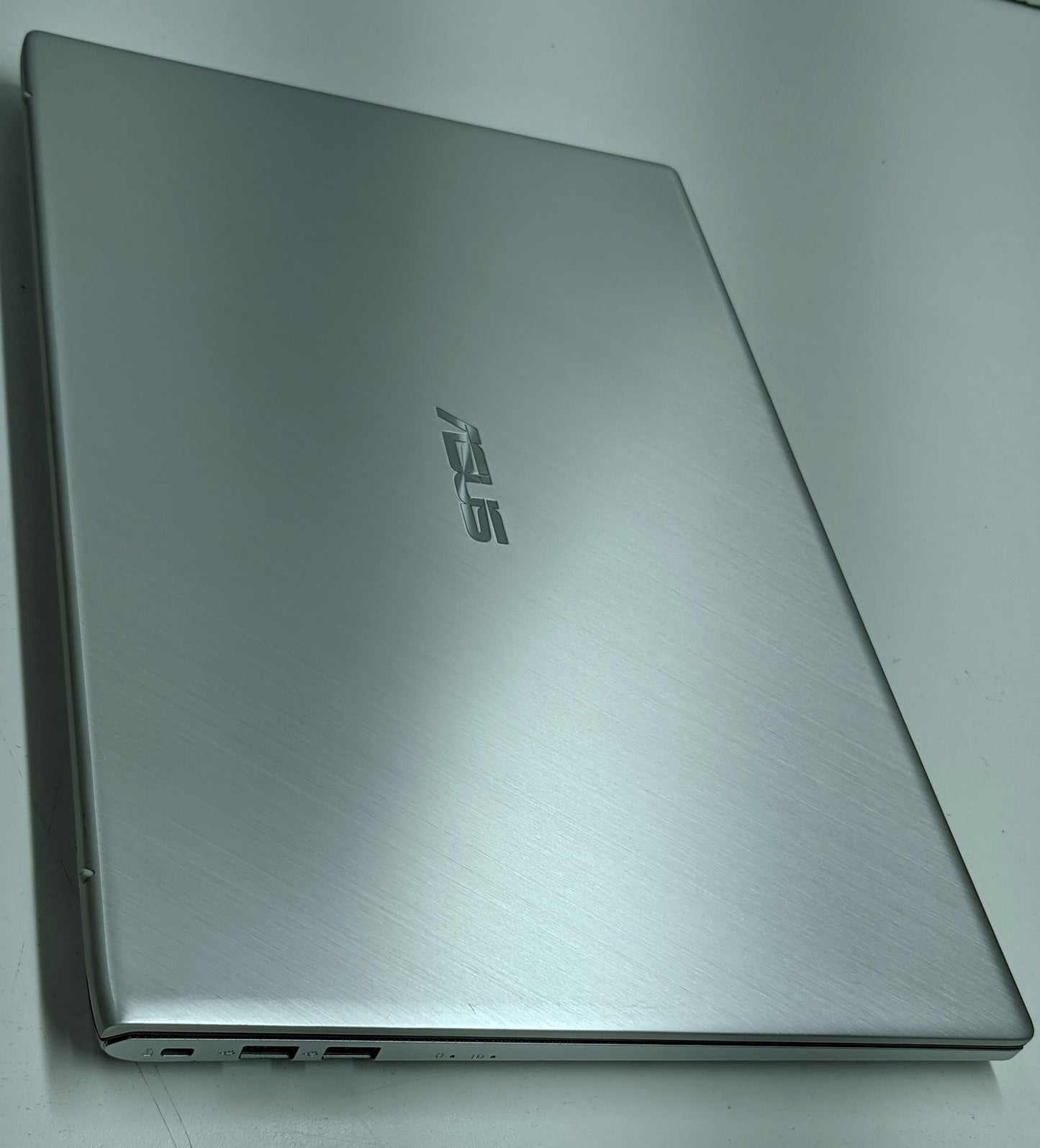ASUS VIVOBOOK K712E 17.3in LAPTOP i5-1135G7 8GB 512GB