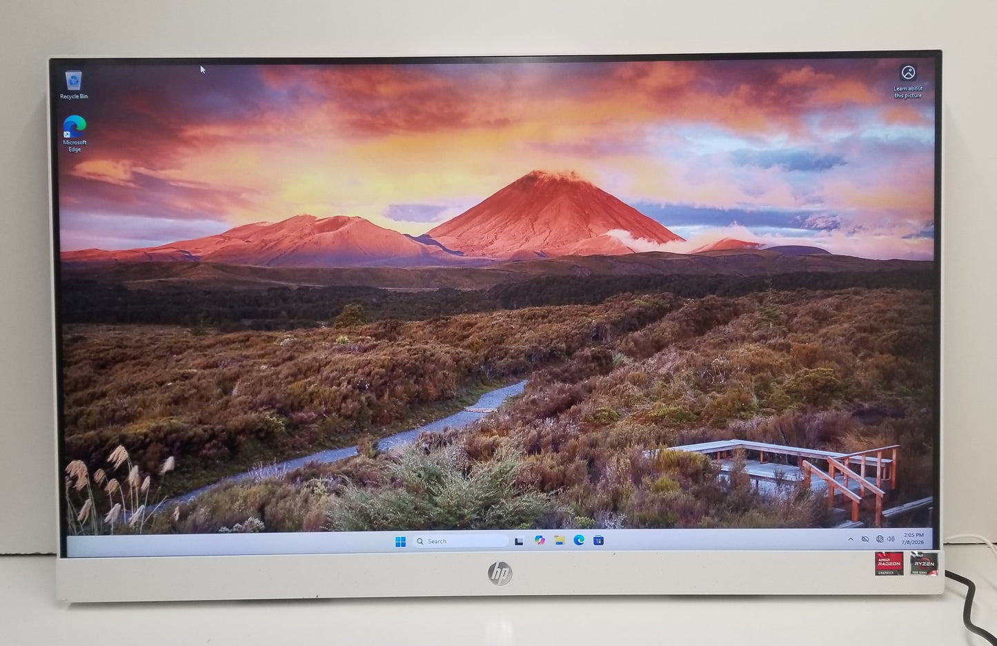 HP 27-CR0016 27 In R5-7520U, 8GB RAM, 512GB SSD