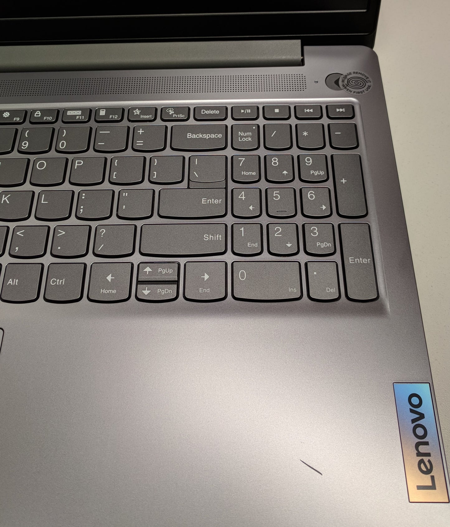 IdeaPad Slim 3 15IRU8 I3-1305@1.6GHZ, 8GB, 256GB