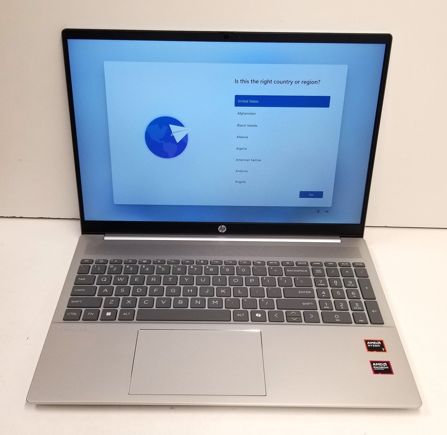 HP 16-AG0071OD 16 In R7-8840U,16GB RAM, 512G SSDB SSD