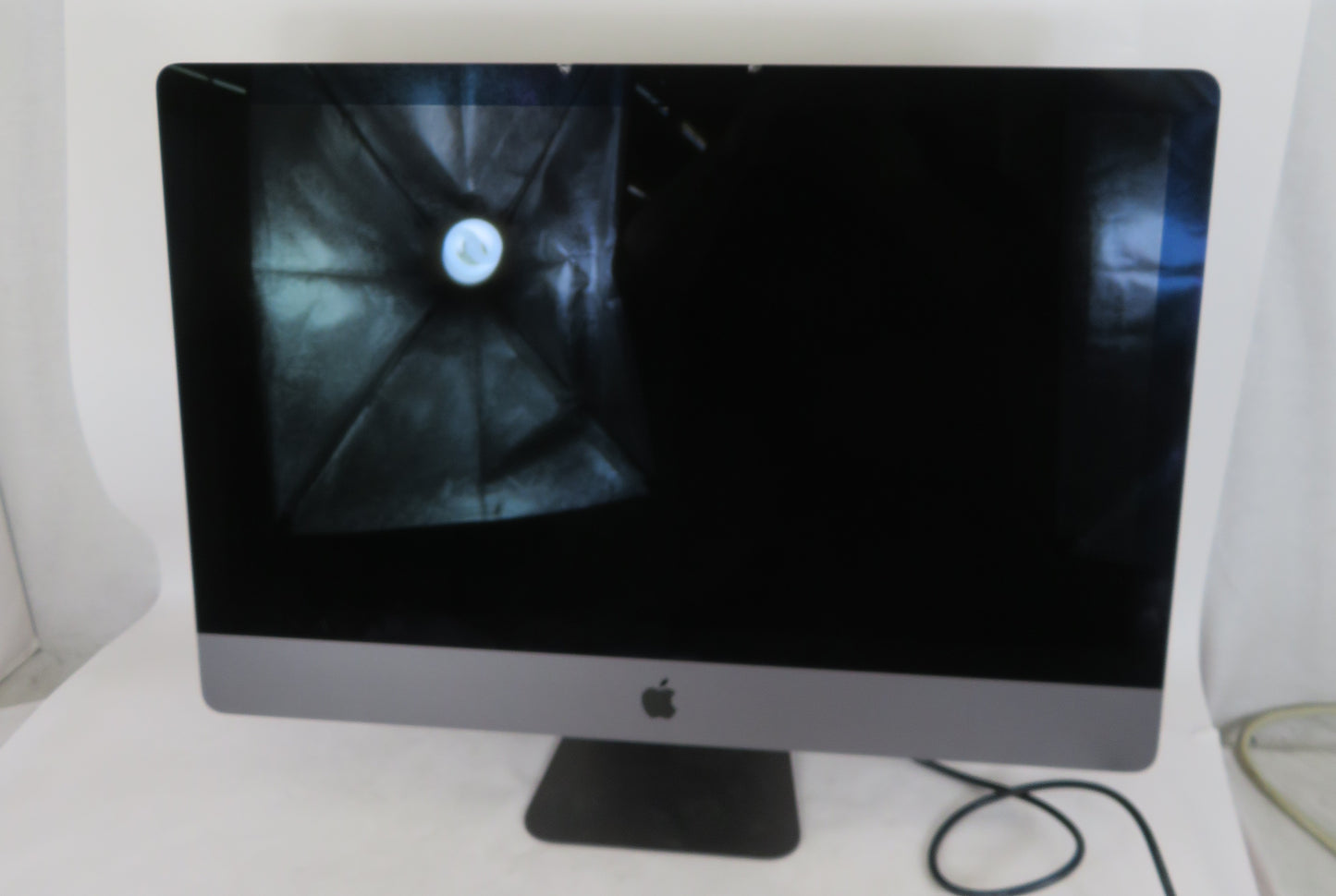 Apple iMac Pro 27in 2017 A1862 W-2140B 3.2GHz VEGA 56 1TB SSD 32GB RAM macOS