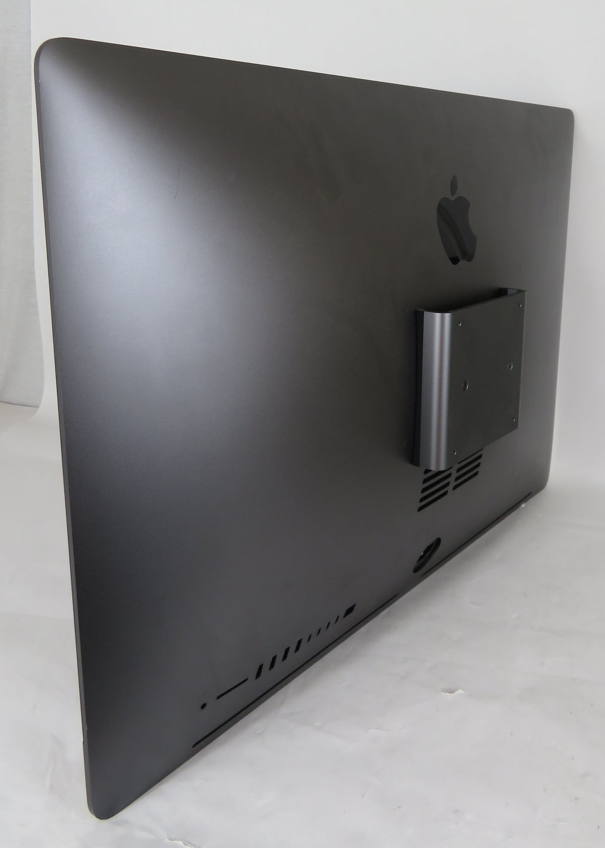Apple iMac Pro 27in Xeon W-2140B 3.2GHz 64GB RAM 1TB macOS Radeon Pro Vega 64