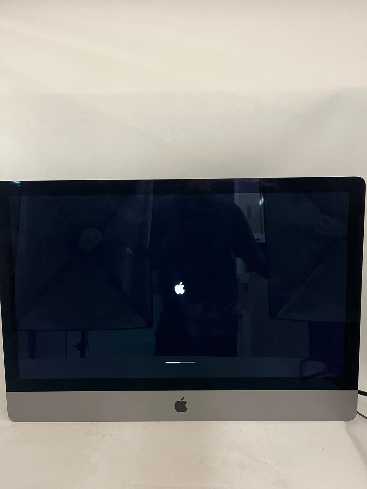 Apple iMac Pro 27in Xeon W-2150B 3.0GHz 64GB RAM 1TB macOS Radeon Pro Vega 64