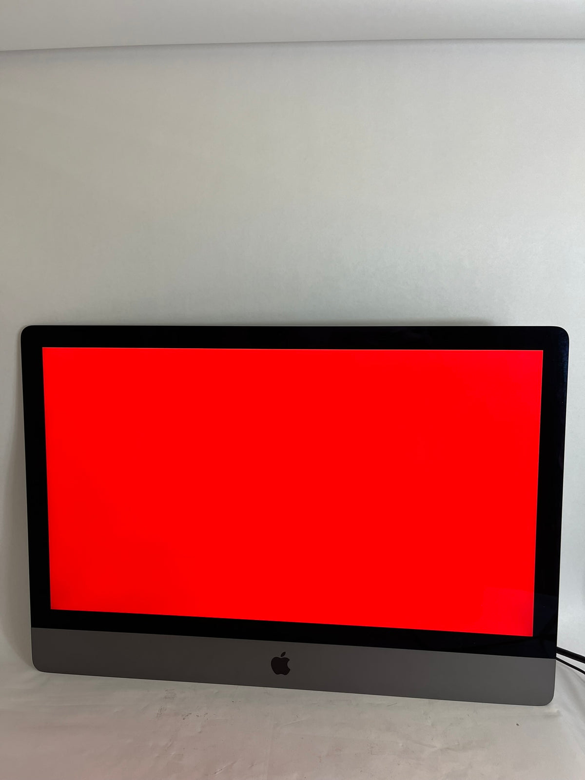Apple iMac Pro 27in Xeon W-2150B 3.0GHz 64GB RAM 1TB macOS Radeon Pro Vega 64