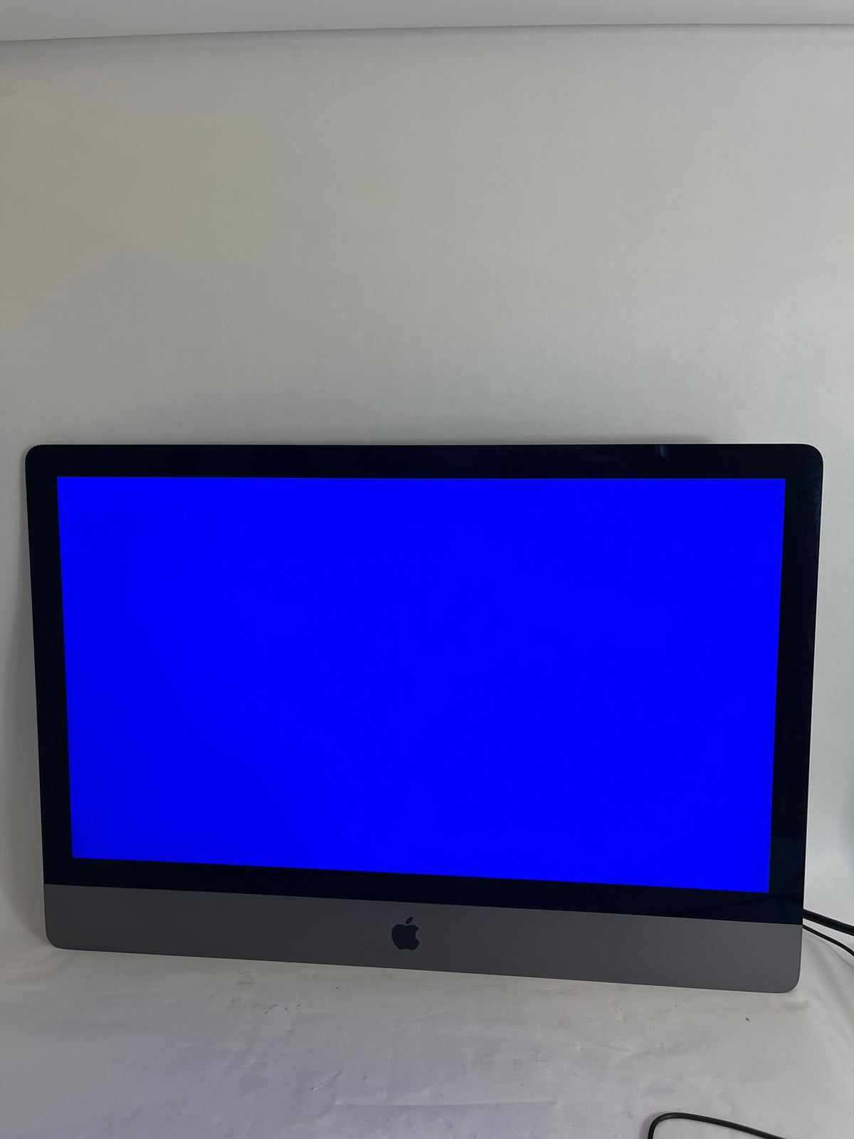 Apple iMac Pro 27in Xeon W-2150B 3.0GHz 64GB RAM 1TB macOS Radeon Pro Vega 64
