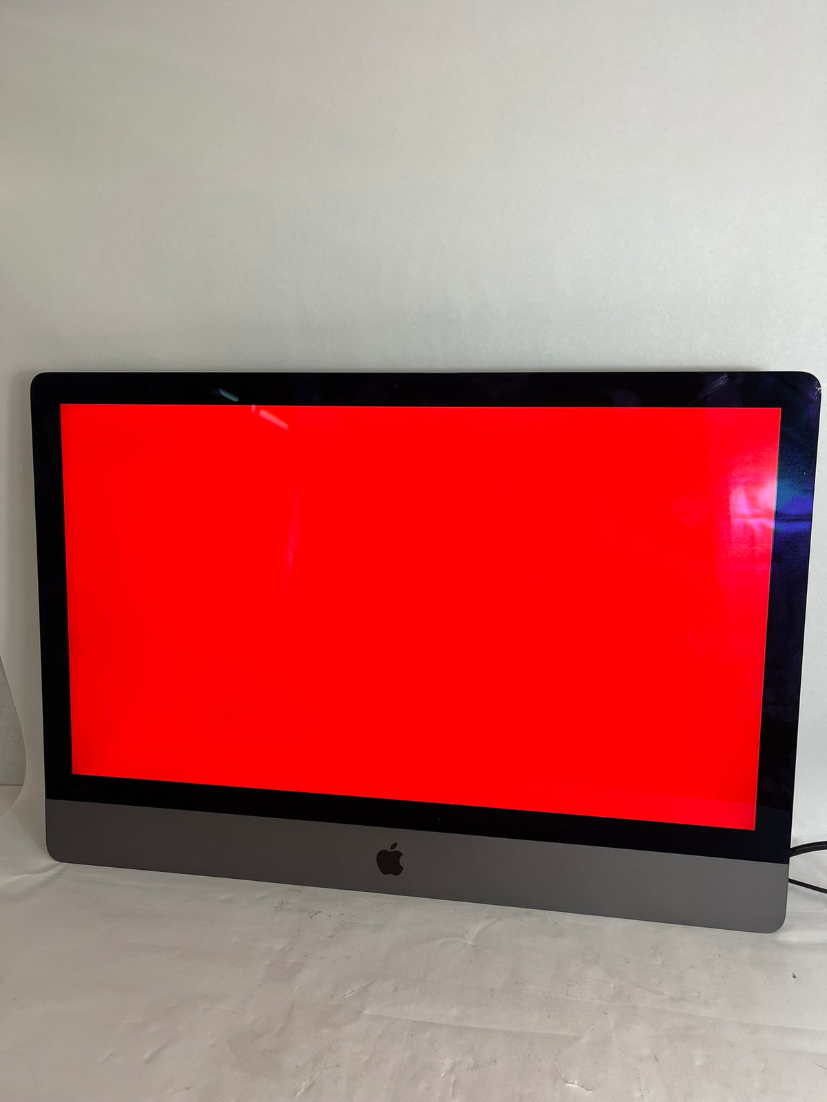 Apple iMac Pro 27in Xeon W-2150B 3.0GHz 64GB RAM 1TB macOS Radeon Pro Vega 64