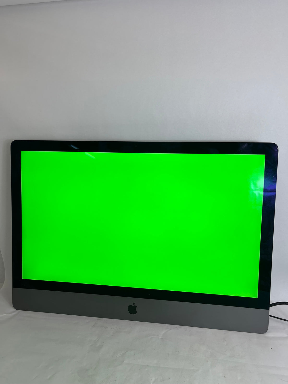 Apple iMac Pro 27in Xeon W-2150B 3.0GHz 64GB RAM 1TB macOS Radeon Pro Vega 64