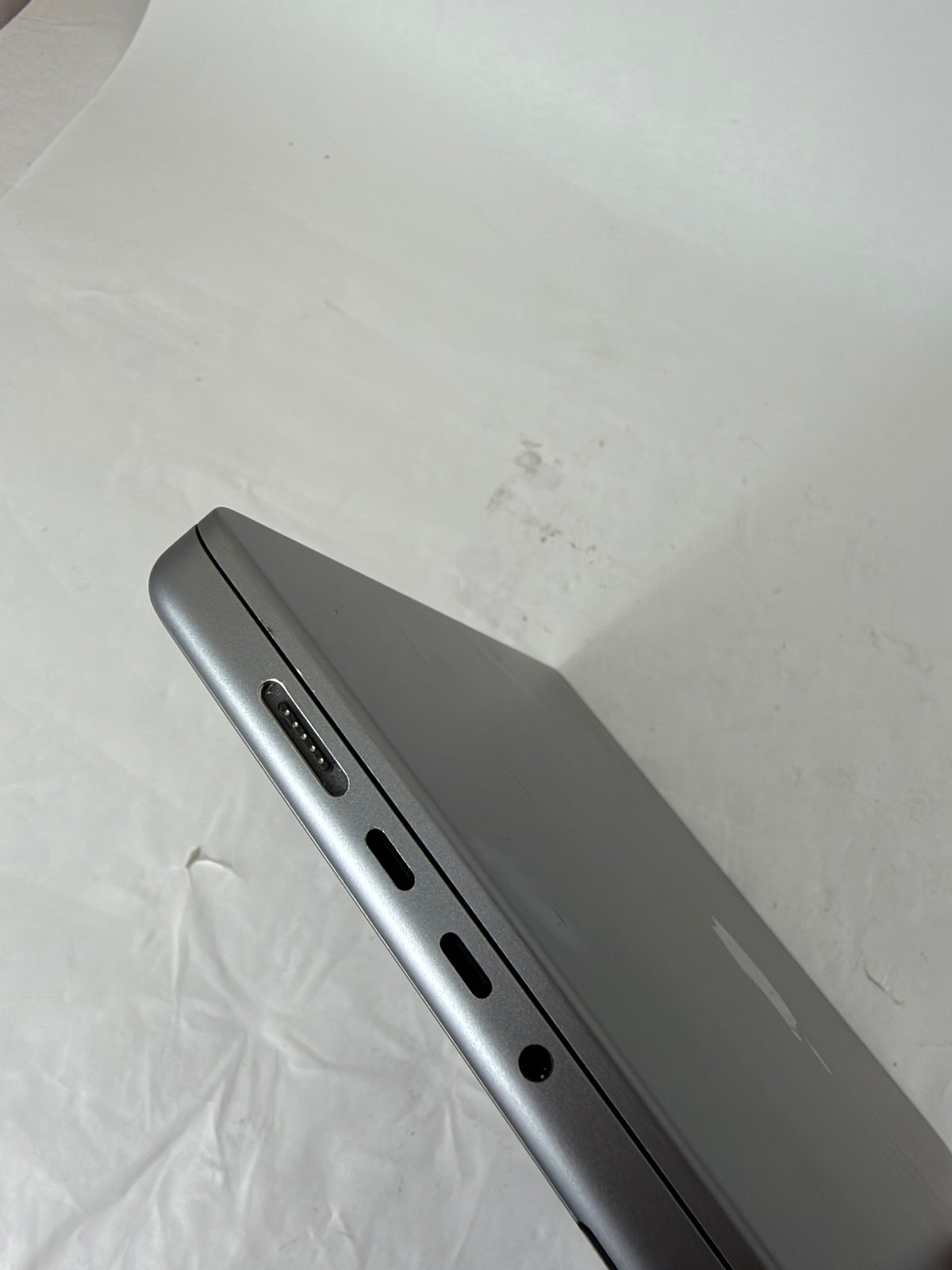 Apple Macbook Pro 2023 16in Retina M2 Pro 16GB RAM 512GB A2780