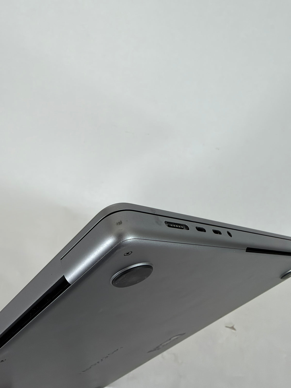Apple Macbook Pro 2023 16in Retina M2 Pro 16GB RAM 512GB Tahoe A2780